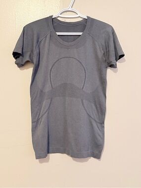 Gray Short-Sleeve Seamless Athletic Top